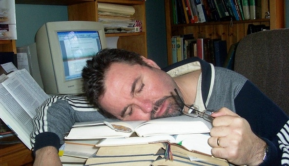 Učení je náročné. Proto je spánek nutný.