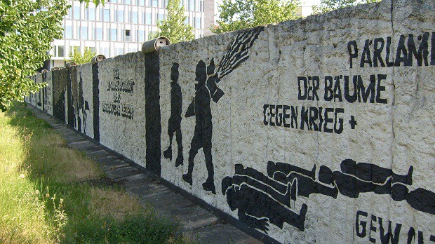 Berlínská zeď nerozdělovala jen na povrchu, ale i pod ním.