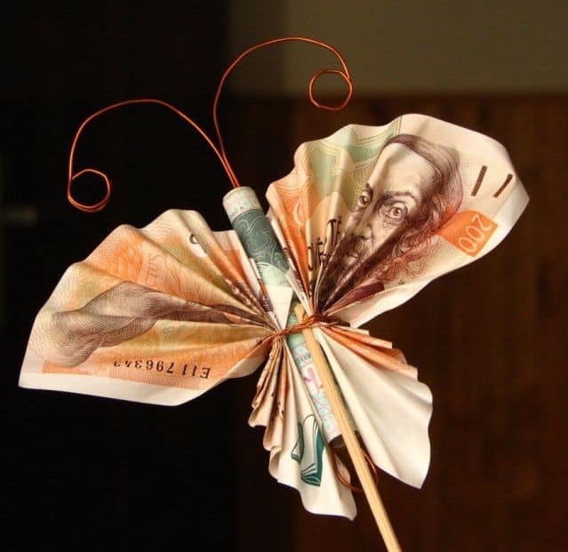 motýl z peněz