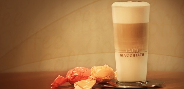 Latte macchiato by mělo mít oddělené vrstvy mléka a kávy.