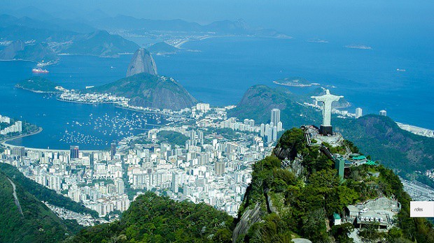 Rio de Janeiro je zasazeno do opravdu krásné krajiny.