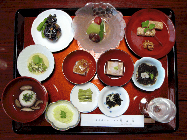 Vegetariánská večeře v japonském buddhistickém chrámu.