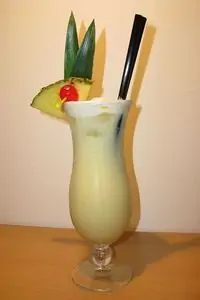 Pina coloda koktejl
